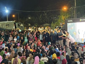 Suasana Malam Tahun Baru di Pengungsian Tapsel, Warga Manortor-Nonton Bareng