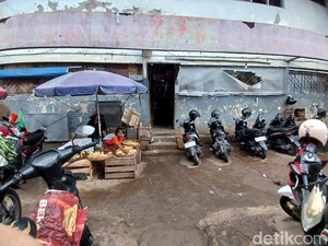 Pria Ini Dimassa gegara Mau Cium Paksa Wanita