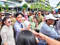 Warga RI Berebut Foto dengan Gibran di IKN, Basuki Senyum Lebar