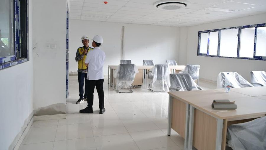 Wakil Presiden RI, Gibran Rakabuming Raka meninjau pembangunan gedung sekolah di IKN. (Dok Setwapres)