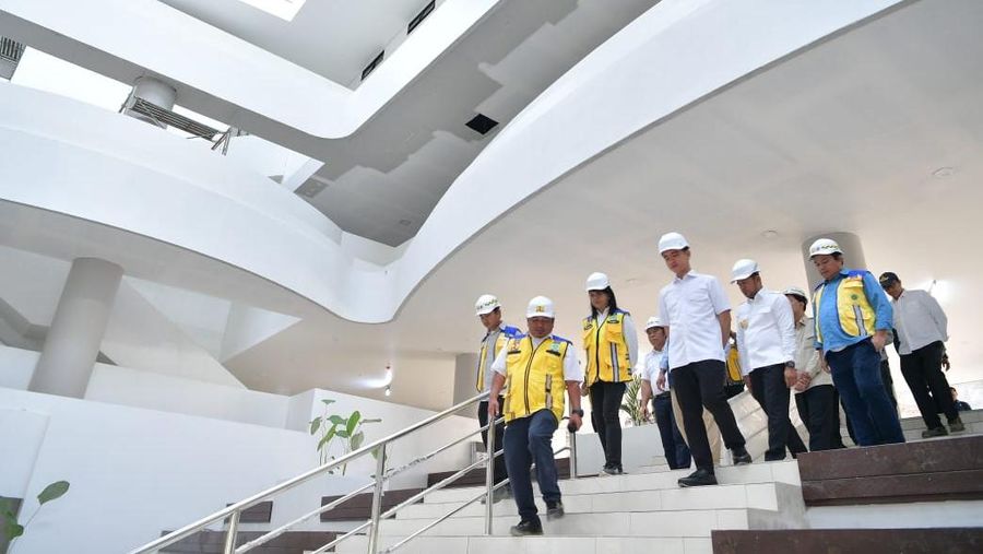 Wakil Presiden RI, Gibran Rakabuming Raka meninjau pembangunan gedung sekolah di IKN. (Dok Setwapres)