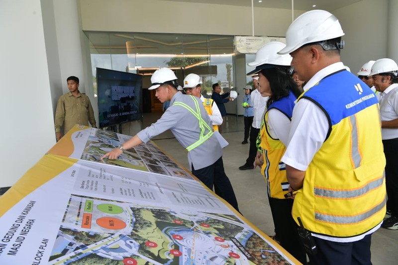 Wakil Presiden RI, Gibran Rakabuming Raka Meninjau Pembangunan Masjid Nusantara di IKN. (Dok: Setwapres)