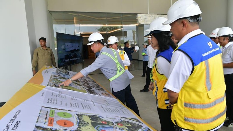 Wakil Presiden RI, Gibran Rakabuming Raka Meninjau Pembangunan Masjid Nusantara di IKN. (Dok: Setwapres)