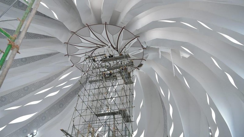 Wakil Presiden RI, Gibran Rakabuming Raka Meninjau Pembangunan Masjid Nusantara di IKN. (Dok: Setwapres)