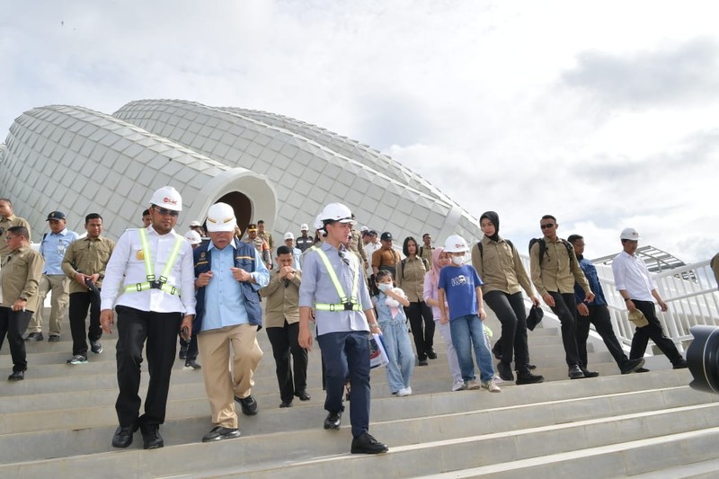 Wakil Presiden RI, Gibran Rakabuming Raka Meninjau Pembangunan Masjid Nusantara di IKN. (Dok: Setwapres)