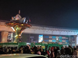 Ribuan Warga Kumpul di Titik Nol Palembang Sambut Pergantian Tahun