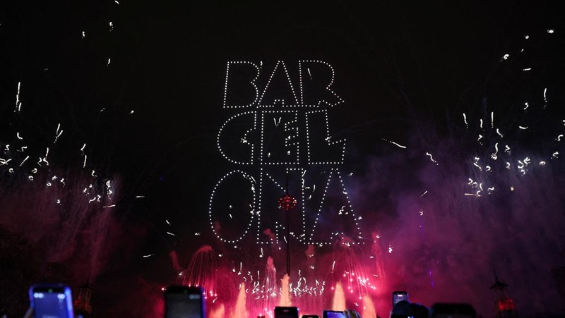 Kembang api meledak selama perayaan Tahun Baru di Valletta, Malta, Kamis (1/1/2026). (REUTERS/Darrin Zammit Lupi)