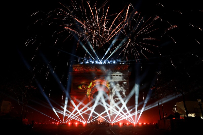 Kembang api meledak selama perayaan Tahun Baru di Valletta, Malta, Kamis (1/1/2026). (REUTERS/Darrin Zammit Lupi)