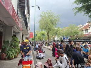 Ramainya Suasana Liburan di Malioboro Jogja yang Bikin Kangen Wisatawan