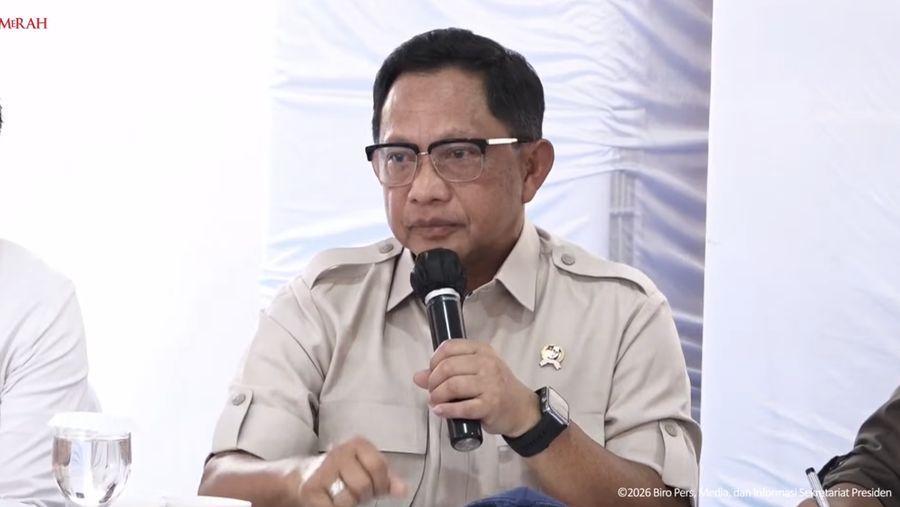 Menteri Dalam Negeri (Mendagri) Tito Karnavian dalam pembangunan rumah hunian Danantara, Aceh Tamiang, Kamis (1/1/2026). (Tangkapan layar youtube Setpres RI)