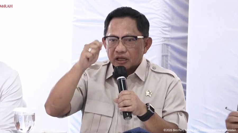 Menteri Dalam Negeri (Mendagri) Tito Karnavian dalam pembangunan rumah hunian Danantara, Aceh Tamiang, Kamis (1/1/2026). (Tangkapan layar youtube Setpres RI)