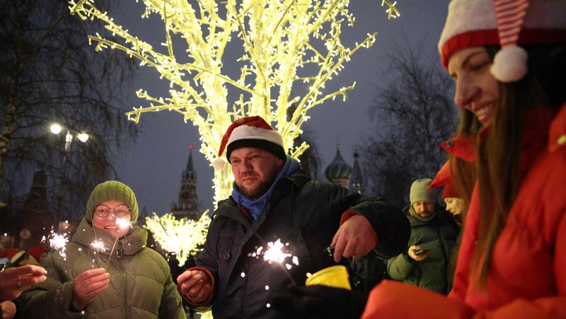 Kembang api meledak selama perayaan Tahun Baru di Valletta, Malta, Kamis (1/1/2026). (REUTERS/Darrin Zammit Lupi)