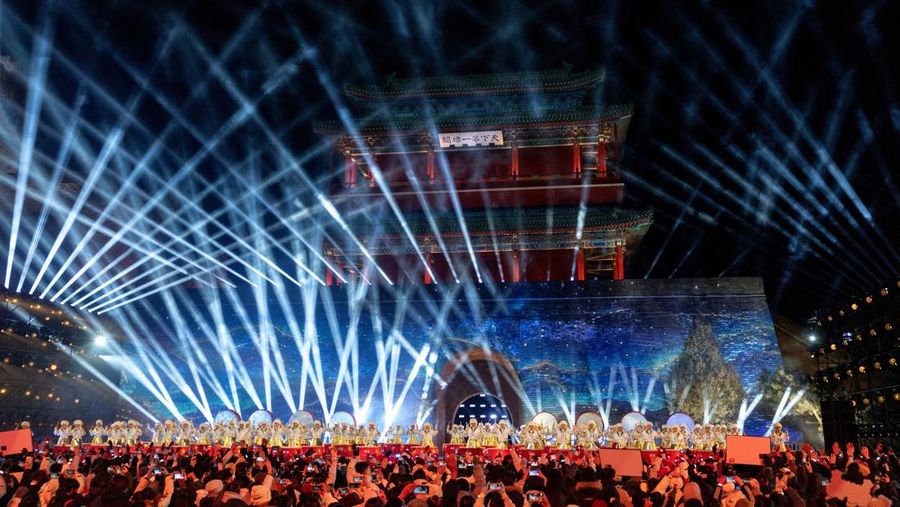 Kembang api meledak selama perayaan Tahun Baru di Valletta, Malta, Kamis (1/1/2026). (REUTERS/Darrin Zammit Lupi)