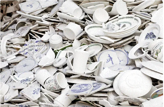 7 Tradisi Unik Perayaan Tahun Baru: Pecah Piring-Dilarang Kunci Pintu