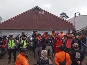 Pencarian Pendaki Hilang di Gunung Slamet Terkendala Cuaca Buruk