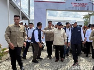 Prabowo Cek Hunian Danantara di Aceh Tamiang, Didampingi Rosan-Mualem