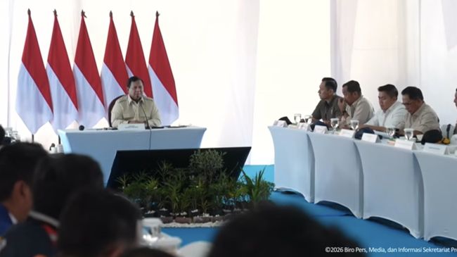Prabowo Perintahkan Terima Semua Bantuan untuk Bencana Sumatra