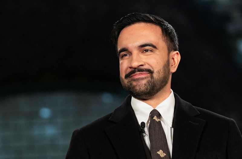 Wali Kota New York terpilih, Zohran Mamdani, resmi dilantik dalam upacara terbatas di stasiun kereta bawah tanah terbengkalai yang bersejarah pada tengah malam Tahun Baru 2026, Kamis (1/1/2026). (via REUTERS/Amir Hamja)