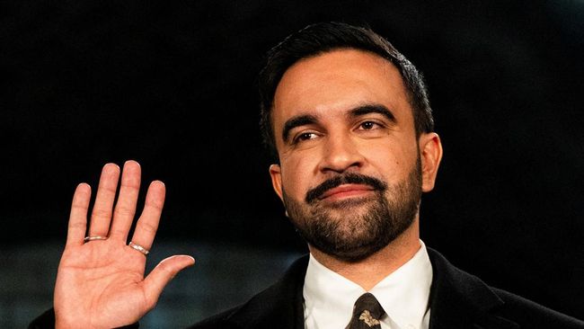 Detik-Detik Walkot Muslim New York Mamdani Dilantik, Sentuh Al-Quran