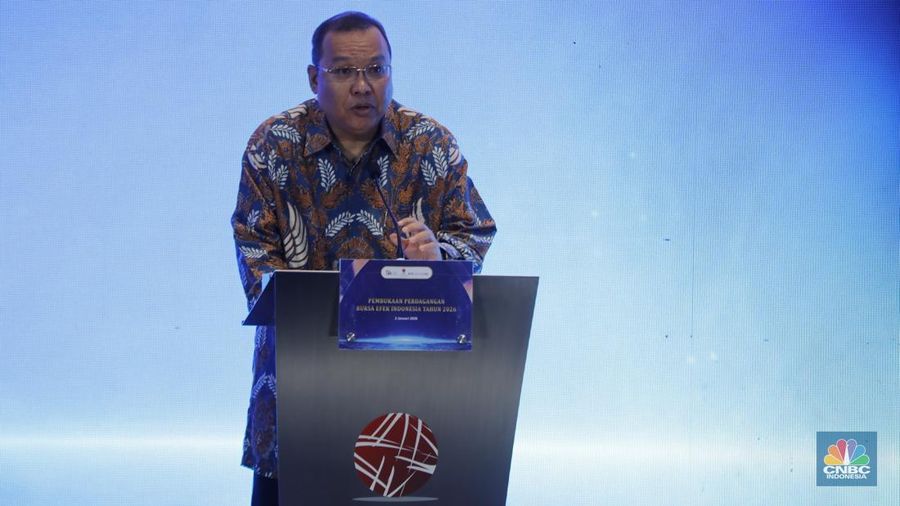 Direktur Utama Bursa Efek Indonesia (BEI) Iman Rachman memberikan sambutan saat pembukaan perdagangan saham awal tahun 2026 di Bursa Efek Indonesia, Jakarta, Jumat (2/1/2026) (CNBC Indonesia/Tri Susilo)