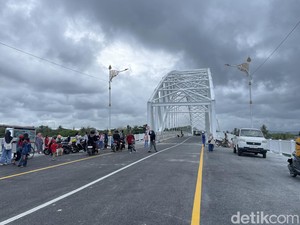 Jembatan Sodongkopo Diujicoba, Jadi Magnet Warga Pangandaran