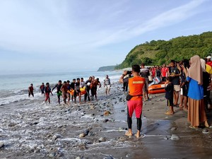 Liburan Tahun Baru Berujung Duka, Pria Tewas Tenggelam di Pantai Mbuli