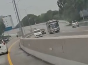 Viral Avanza Lawan Arah di Tol: Berhenti Sebelum Bayar Tol Lalu Putar Balik