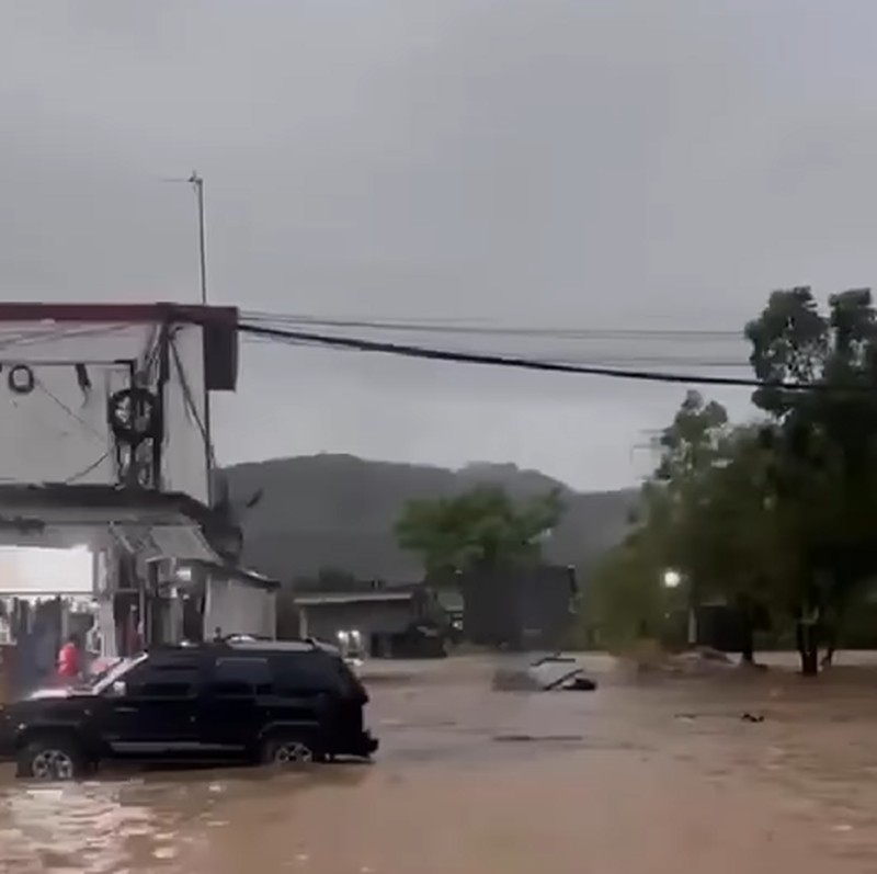 Banjir di jalan lingkar selatan Cilegon, Banten (Foto: dok. Istimewa via Detikcom)