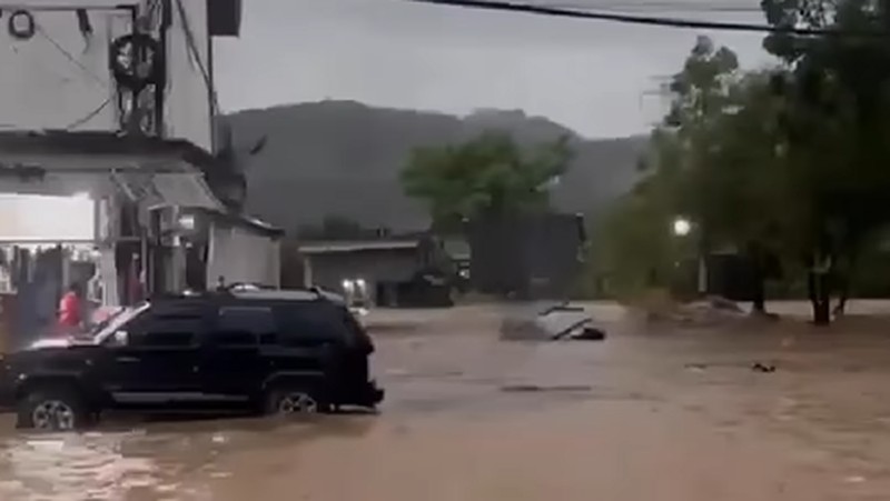 Banjir di jalan lingkar selatan Cilegon, Banten (Foto: dok. Istimewa via Detikcom)