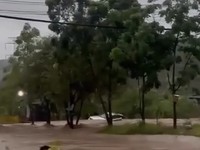 Foto-Foto Banjir Cilegon, Mobil Terbawa Arus-Akses Jalan Terputus