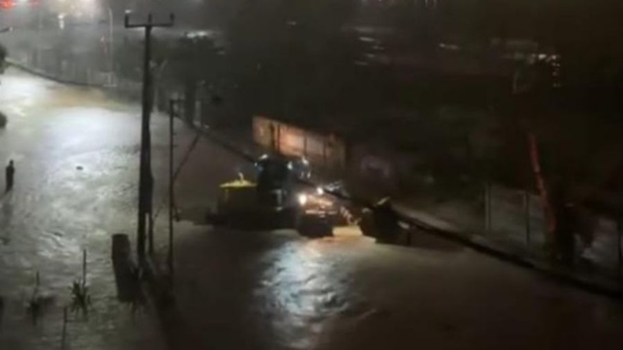 Banjir di jalan lingkar selatan Cilegon, Banten (Foto: dok. Istimewa via Detikcom)