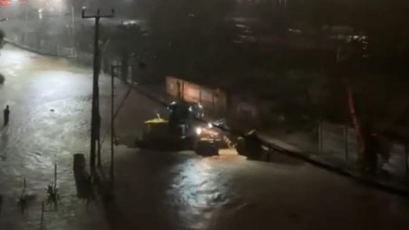 Banjir di jalan lingkar selatan Cilegon, Banten (Foto: dok. Istimewa via Detikcom)
