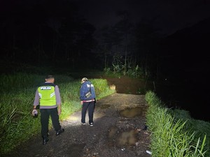 BPBD Antar Jemput Siswa Imbas Jalan Gemawang Temanggung Terputus Longsor