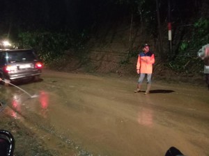 Jalur Malang-Kediri Diterjang Longsor, Arus Lalin Buka Tutup