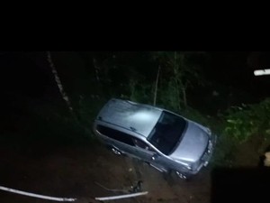 Avanza Terseret Jalan Longsor hingga Nyebur Jurang di Banyumas