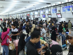 Penumpang Bandara Turun Saat Libur Nataru, Diduga karena Cuaca- Transportasi Lain