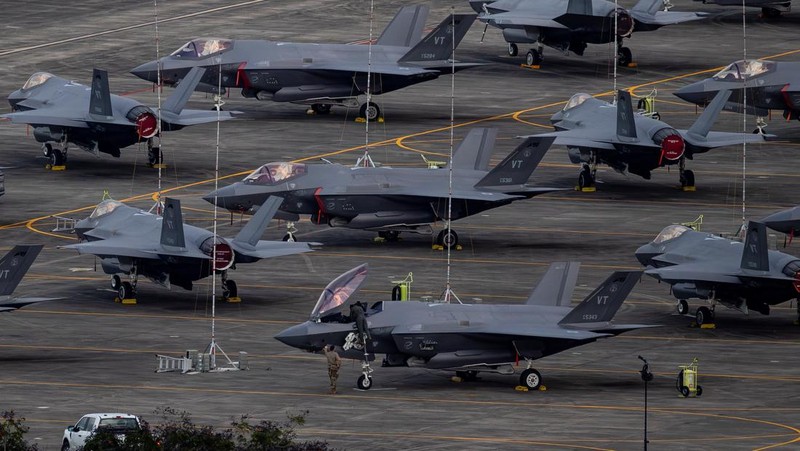 Personnel work on a U.S. Air Force F-35 Lightning II fighter jet parked on the tarmac at the former Roosevelt Roads naval base, amid tensions between the administration of U.S. President Donald Trump and the government of Venezuelan President Nicolas Maduro, in Ceiba, Puerto Rico, January 2, 2026. REUTERS/Eva Marie Uzcategui