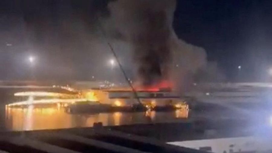 Helicopters fly past plumes of smoke rising from explosions, in Caracas, Venezuela, January 3, 2026 in this screen grab obtained from video obtained by Reuters. Video Obtained by Reuters/via REUTERS  THIS IMAGE HAS BEEN SUPPLIED BY A THIRD PARTY. NO RESALES. NO ARCHIVES. NEWS USE ONLY. THIS PICTURE WAS PROCESSED BY REUTERS TO ENHANCE QUALITY. AN UNPROCESSED VERSION HAS BEEN PROVIDED SEPARATELY.  VERIFICATION: - Mountains, towers and buildings match satellite and file imagery of Caracas  - Date verified by multiple corroborating videos of strikes on Caracas      TPX IMAGES OF THE DAY