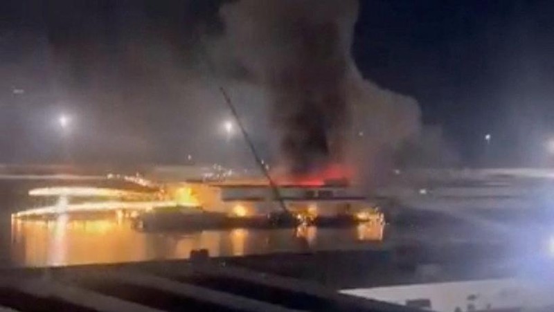 Helicopters fly past plumes of smoke rising from explosions, in Caracas, Venezuela, January 3, 2026 in this screen grab obtained from video obtained by Reuters. Video Obtained by Reuters/via REUTERS  THIS IMAGE HAS BEEN SUPPLIED BY A THIRD PARTY. NO RESALES. NO ARCHIVES. NEWS USE ONLY. THIS PICTURE WAS PROCESSED BY REUTERS TO ENHANCE QUALITY. AN UNPROCESSED VERSION HAS BEEN PROVIDED SEPARATELY.  VERIFICATION: - Mountains, towers and buildings match satellite and file imagery of Caracas  - Date verified by multiple corroborating videos of strikes on Caracas      TPX IMAGES OF THE DAY