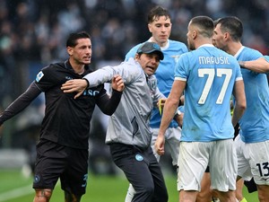 Lazio Vs Napoli Diwarnai 3 Kartu Merah, Partenopei Menang 2-0