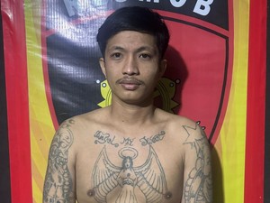 Tampang Pria Bertato Rampok-Aniaya Sopir Taksi di Keramaian Jalanan Makassar