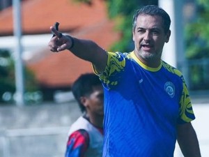 Arema FC Siap Peragakan Disiplin Taktik di Kandang Borneo