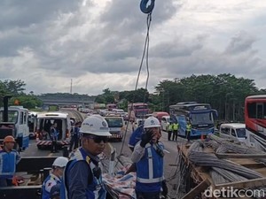 Detik-detik Ngeri Kecelakaan Maut di Tol Batang Versi Sopir Truk