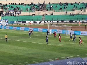 Babak Pertama, PSIM Jogja Vs Semen Padang Sama Kuat 0-0