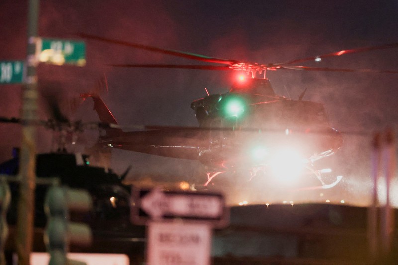 Salah satu helikopter yang membawa Presiden Venezuela Nicolas Maduro dan istrinya Cilia Flores tiba setelah mereka ditangkap semalam di Venezuela oleh pasukan AS, di Westside Heliport di New York City, AS, 3 Januari 2026. REUTERS/Jeenah Moon