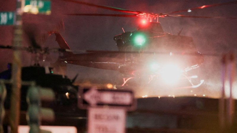 Salah satu helikopter yang membawa Presiden Venezuela Nicolas Maduro dan istrinya Cilia Flores tiba setelah mereka ditangkap semalam di Venezuela oleh pasukan AS, di Westside Heliport di New York City, AS, 3 Januari 2026. REUTERS/Jeenah Moon