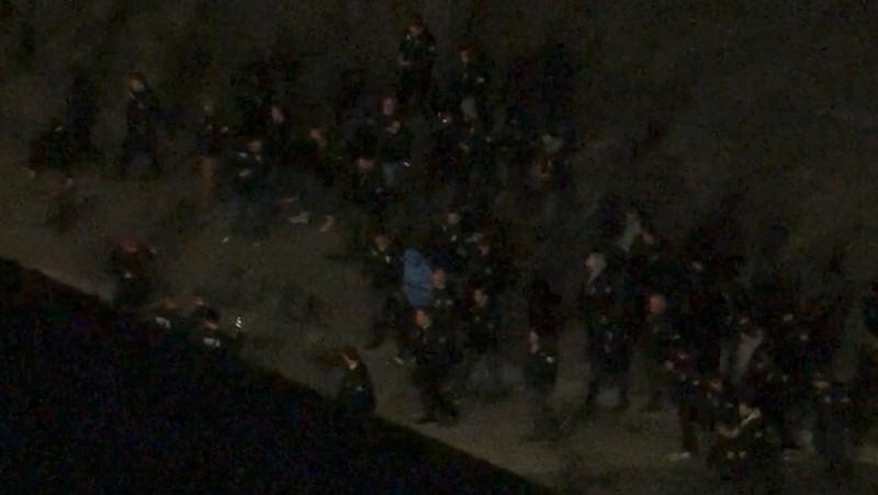 Salah satu helikopter yang membawa Presiden Venezuela Nicolas Maduro dan istrinya Cilia Flores tiba setelah mereka ditangkap semalam di Venezuela oleh pasukan AS, di Westside Heliport di New York City, AS, 3 Januari 2026. REUTERS/Jeenah Moon