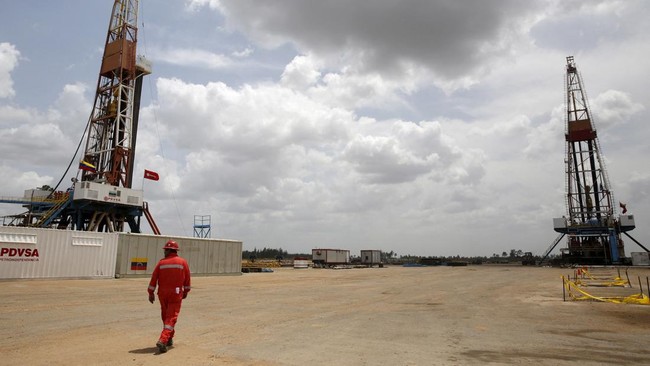 AS Gempur Iran Lagi, Harga Minyak Dunia Sentuh Level Tertinggi 2 Pekan
