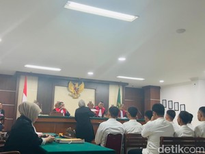 10 Terdakwa Pembakaran Gedung DPRD Sulsel Dituntut 1 Tahun Penjara