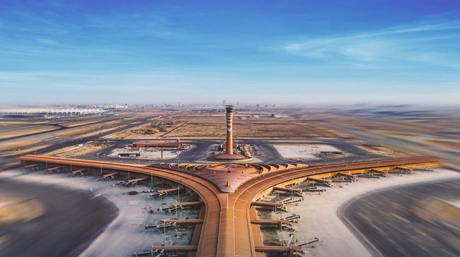 Bandara Jeddah Super Sibuk, Kirim Hampir 10 Juta Kontainer Air Zamzam